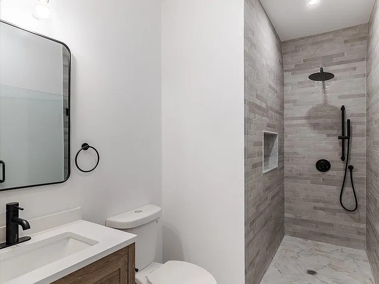 413 S 51st St #2 — Photo 35