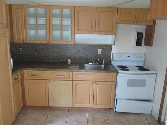4th image of 1120 NW 141st St