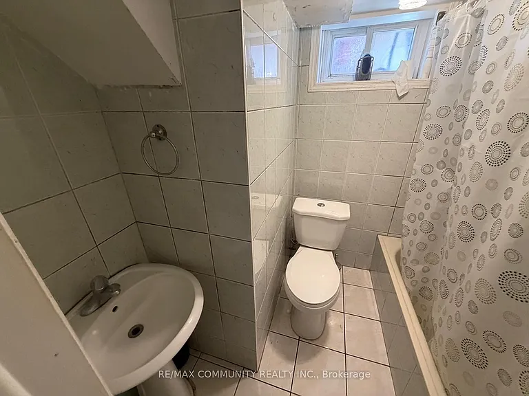 52 Grassington Cres #BASEMENT — Photo 17