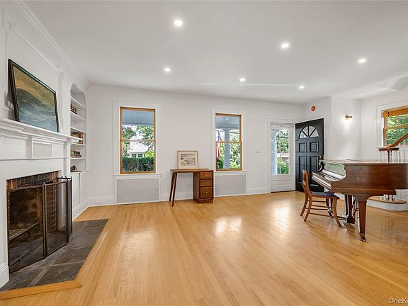 4th image of 328 Manor Road