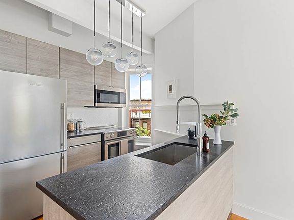 5th image of 153 Chauncey St APT 4B