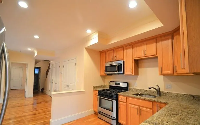 25 Lothrop St #2 — Photo 3