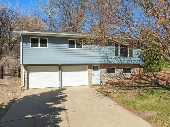 1609 8th St NW, Minot, ND 58703