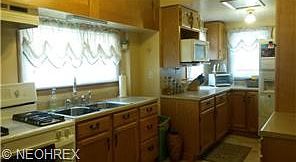 2nd image of 895 Terra Alta St NE