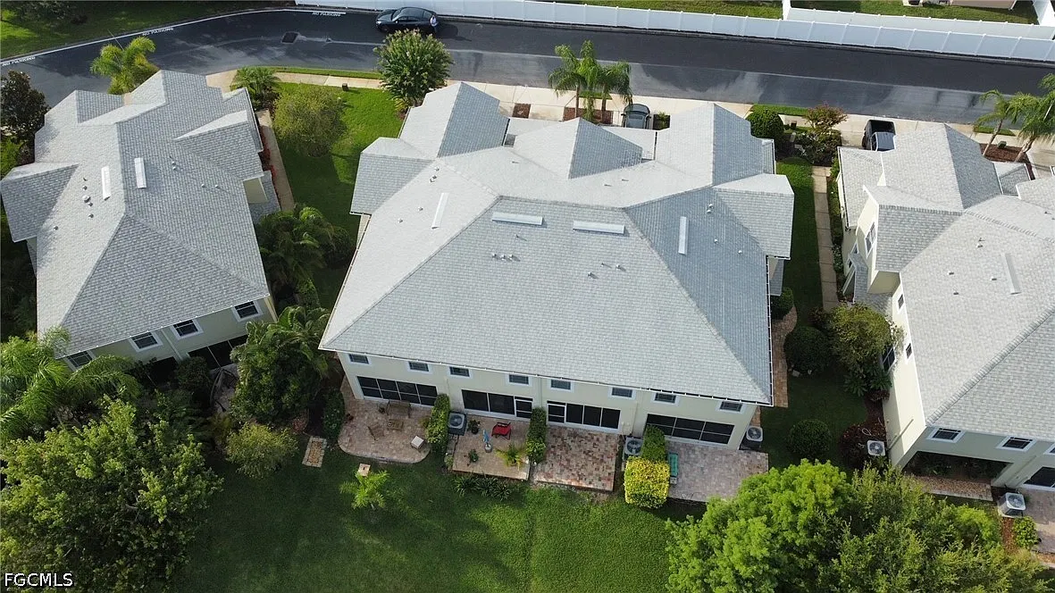 3 bed, 2.5 bath, 1700 sqft, $2,650 — Photo 3