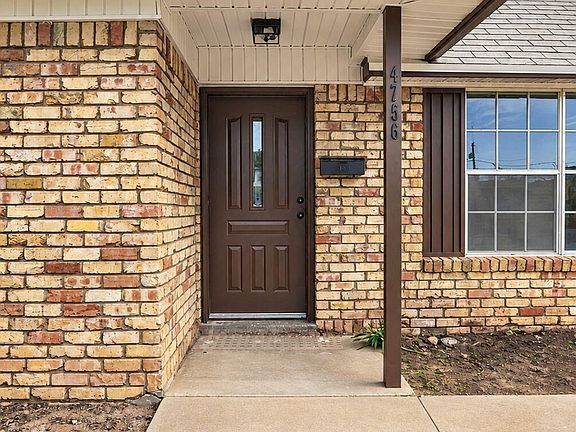 2nd image of 4756 Harcourt Dr
