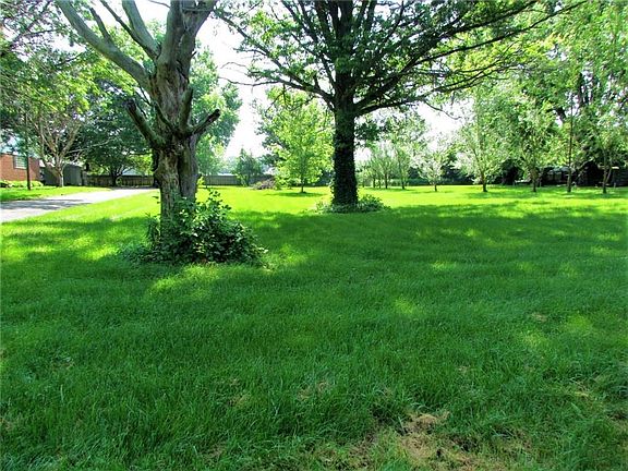 4th image of 1561 S County Road 800 E
