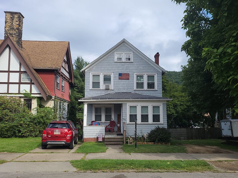 1st image of 608 W 1st St