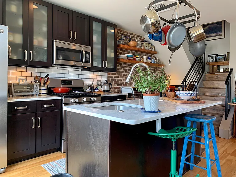 327 E Allen St #4 — Photo 5
