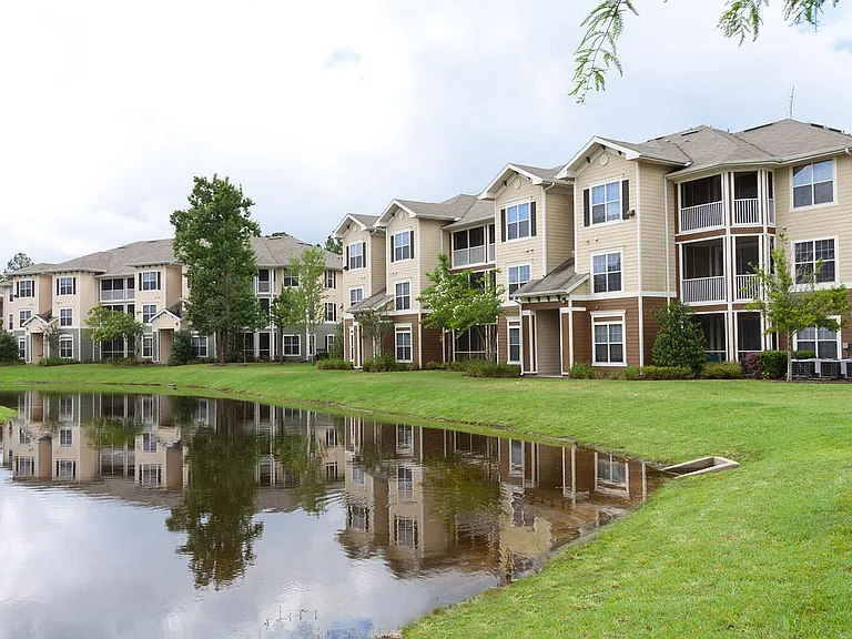 Cypress Pointe — Photo 29