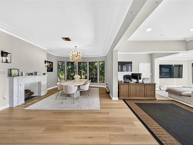 460 W Dilido Dr — Photo 13