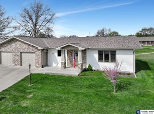 807 Country View Ln, Firth, NE 68358