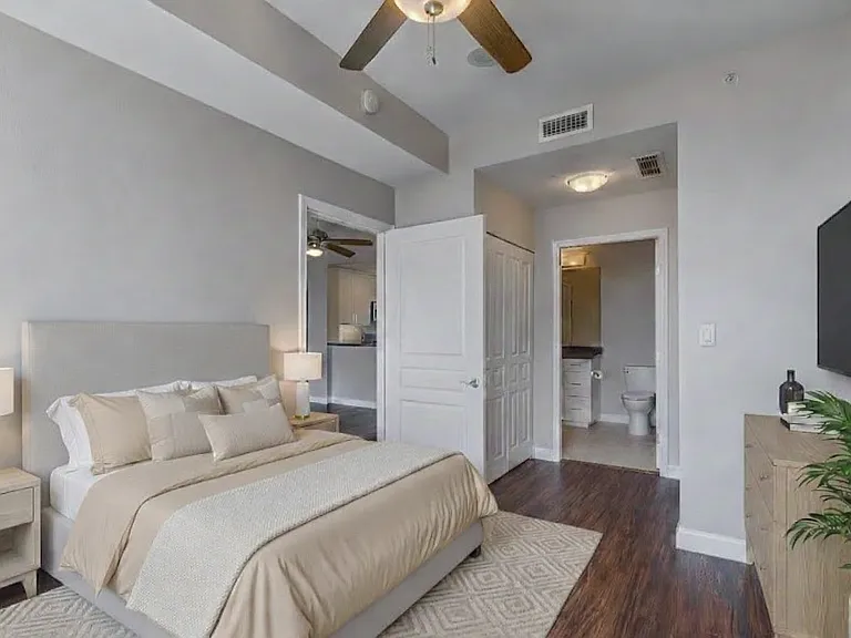 300 W Beech St #2101 — Photo 13