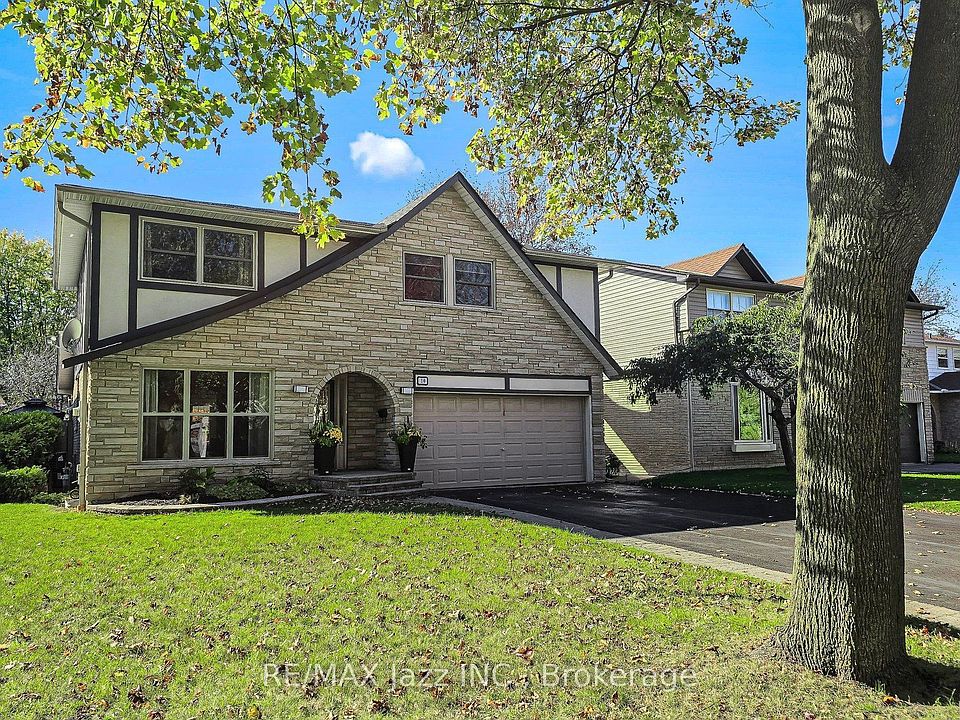 1st image of 10 Trinity Cres