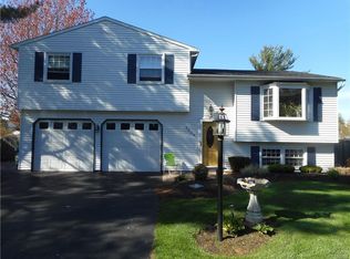 6026 Bannister Dr, Cicero, NY 13039