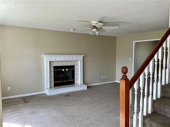 4th image of 921 Village St