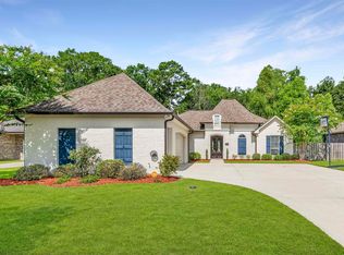 15822 Blackstone Dr, Pride, LA 70770