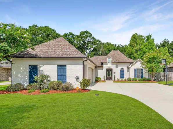 15822 Blackstone Dr, Pride, LA 70770