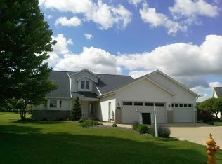 24 Greenbriar Cir, Fond Du Lac, WI 54935