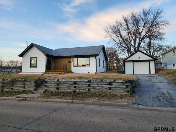 6540 Charles St, Omaha, NE 68132