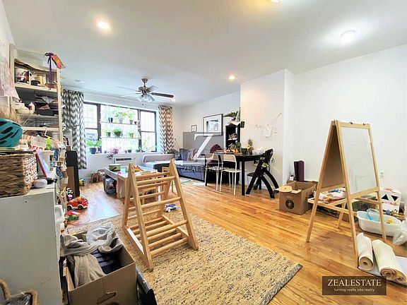 3rd image of 372 Lefferts Ave