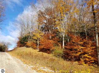 D Treetops Ln, Frankfort, MI 49635