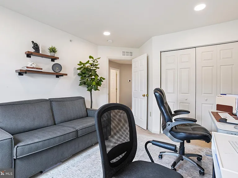 2028 Berkeley Dr — Photo 16