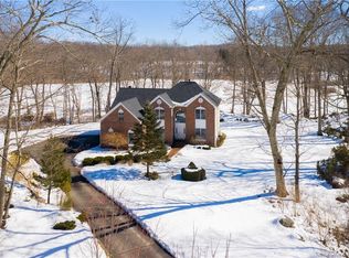 28 Equestrian Rdg, Newtown, CT 06470