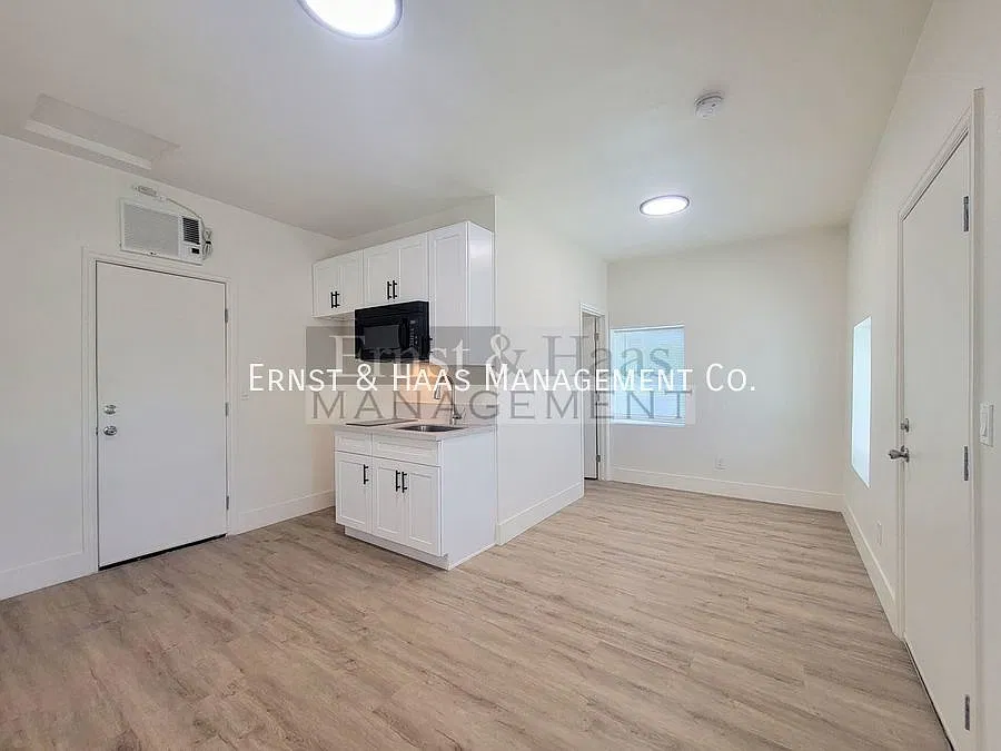 Brand New Cottage Studio Tiny Home! Great Live/Work Detached Home in Business Corridor! — Photo 4