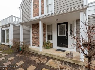 95 Whittington Crse #95, St Charles, IL 60174