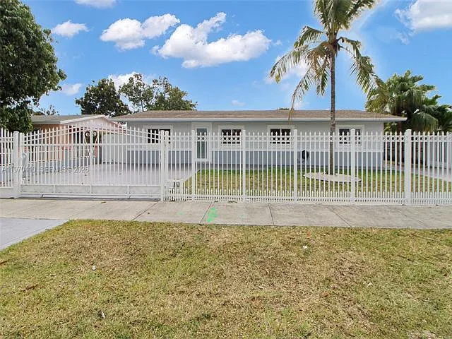 11740 SW 182nd Ter — Photo 13