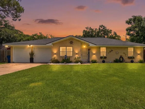 702 N Lane Rd, Texas City, TX 77591