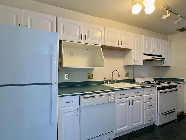 5731 Denwood Ave — Photo 6