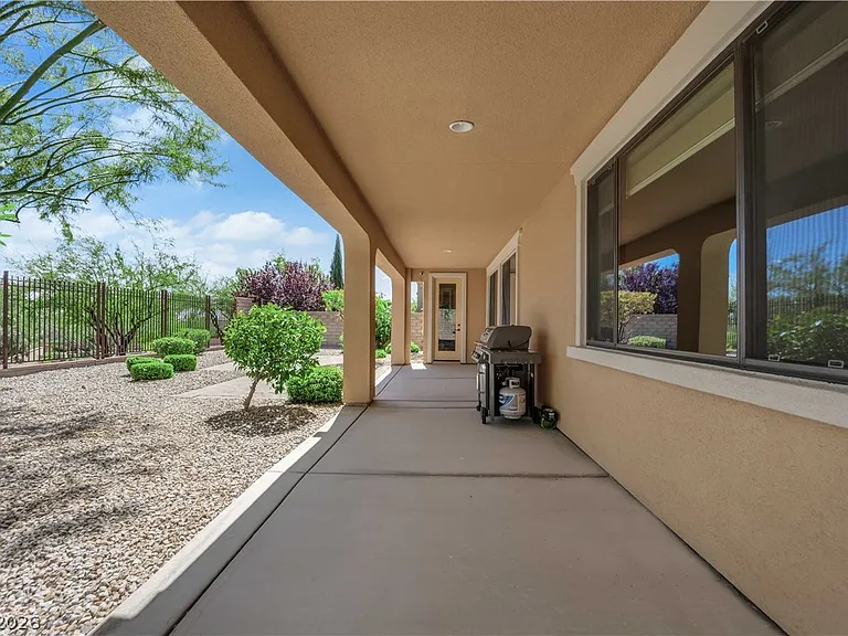 608 Highland Bluff Way — Photo 49