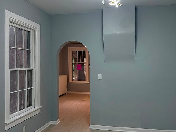 4th image of 408-410 E Chicago Ct #1
