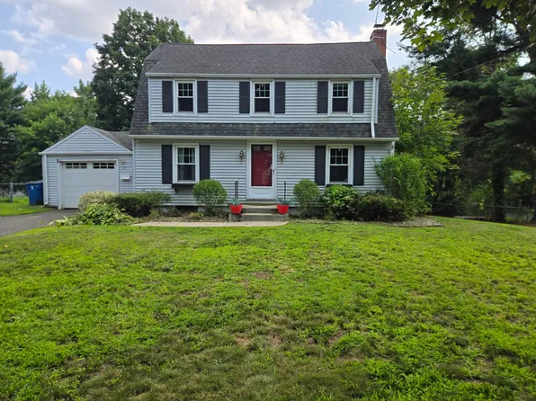 27 Hill Top St, West Springfield, MA 01089