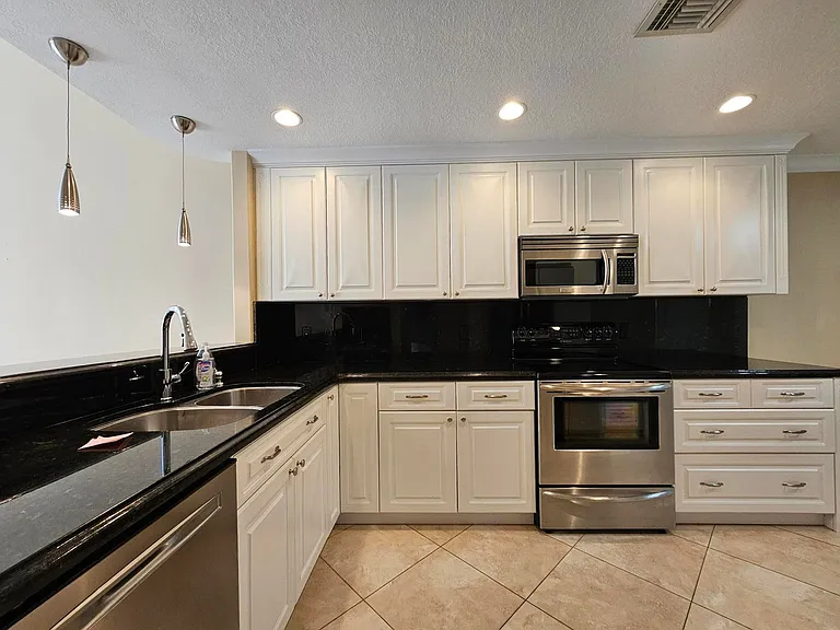7526 Pinewalk Dr S — Photo 13