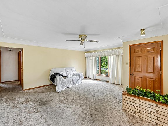 3rd image of 4024 64th St