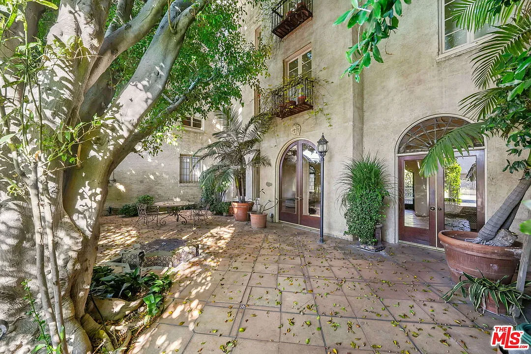 1 bed, 1.0 bath, 848 sqft, $4,200 — Photo 4