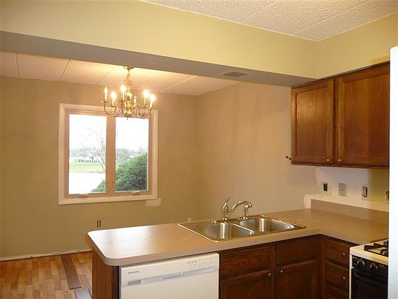 2nd image of 2535 E Lakeshore Dr