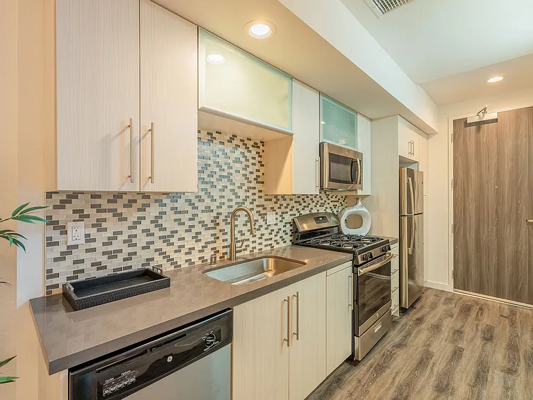 1400 FIG Apartments — Photo 25