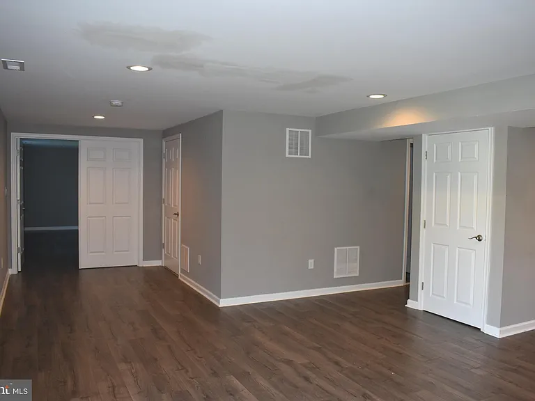 2174 E Greenleaf Dr — Photo 26