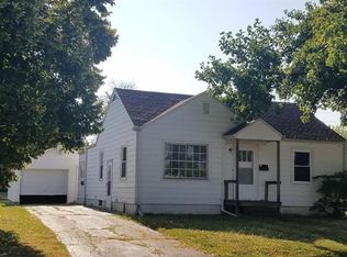 1837 11th St, Charleston, IL 61920