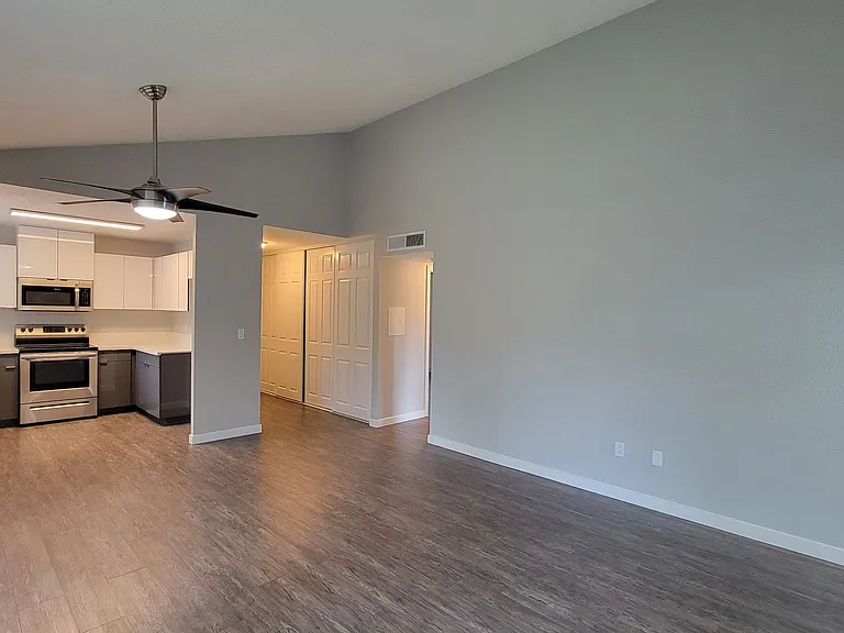 West Fifth Apartments — Photo 155