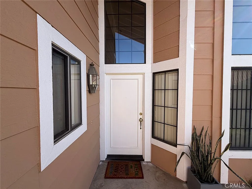 4 bed, 2219 sqft, $3,295 — Photo 2