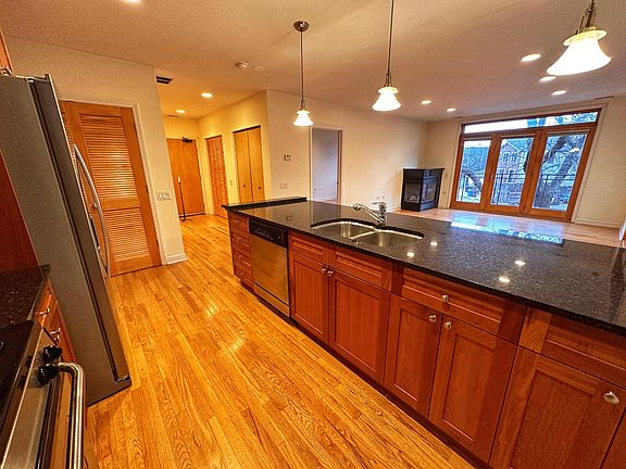 4th image of 2064 N California Ave APT 406