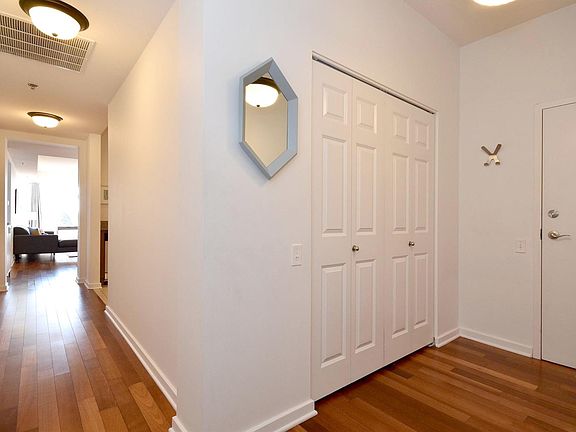 4th image of 515 N Harlem Ave APT 402