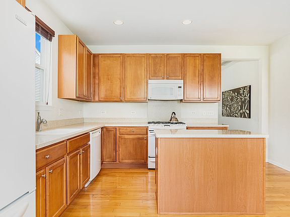 5th image of 3284 Comstock Ct