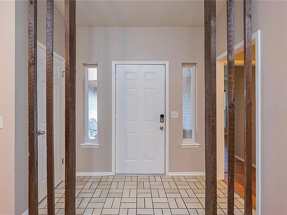 5th image of 2109 Crystal Dr