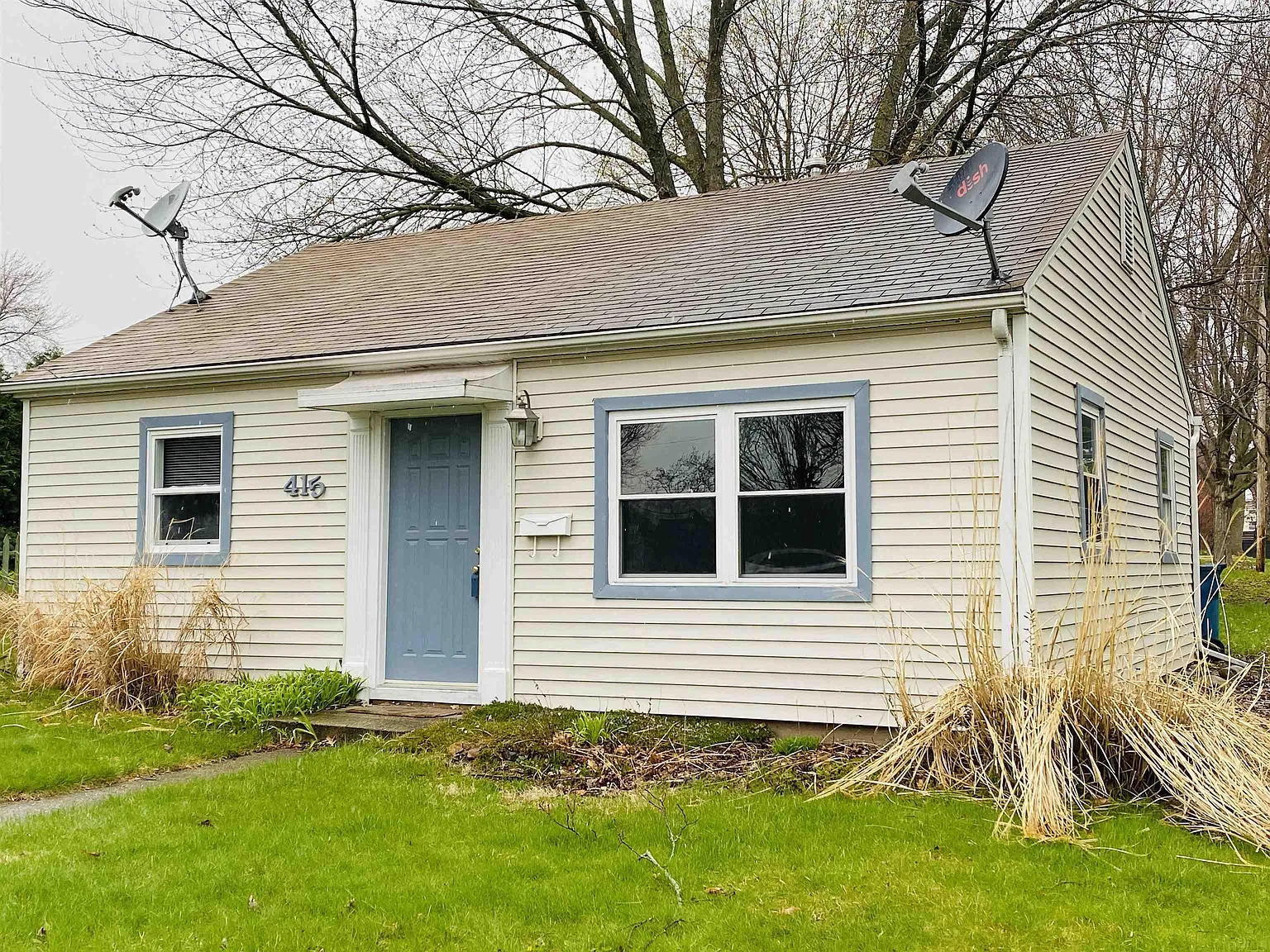 415 E South St photo 1